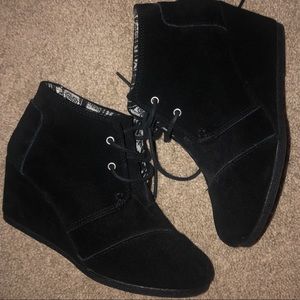 Like-new Tom’s Black Suede Women’s Kala Booties